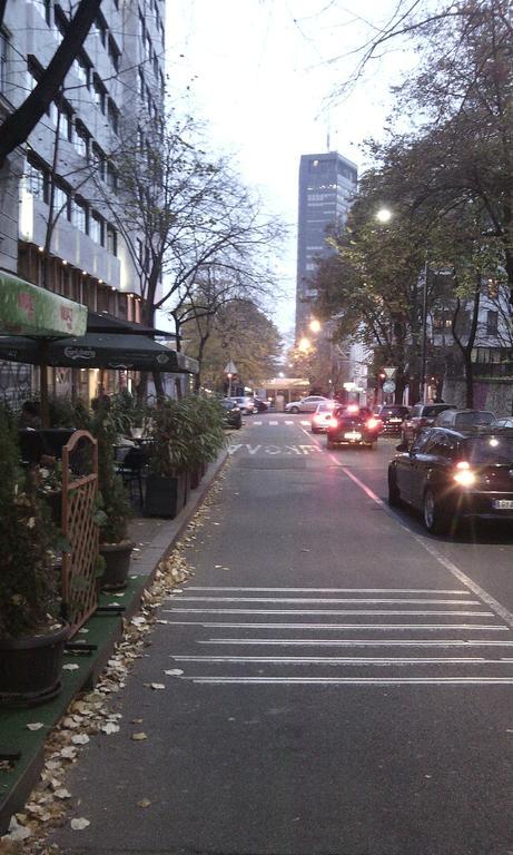 Slavija Square Apartment Cvetni Trg Belgrad Rum bild